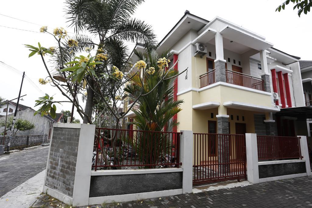 Reddoorz @ Jalan Damai Hotel Ngaglik Exterior photo