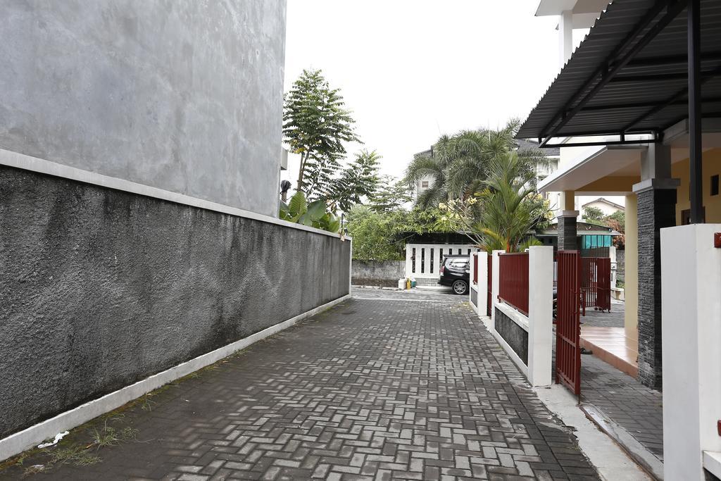 Reddoorz @ Jalan Damai Hotel Ngaglik Exterior photo