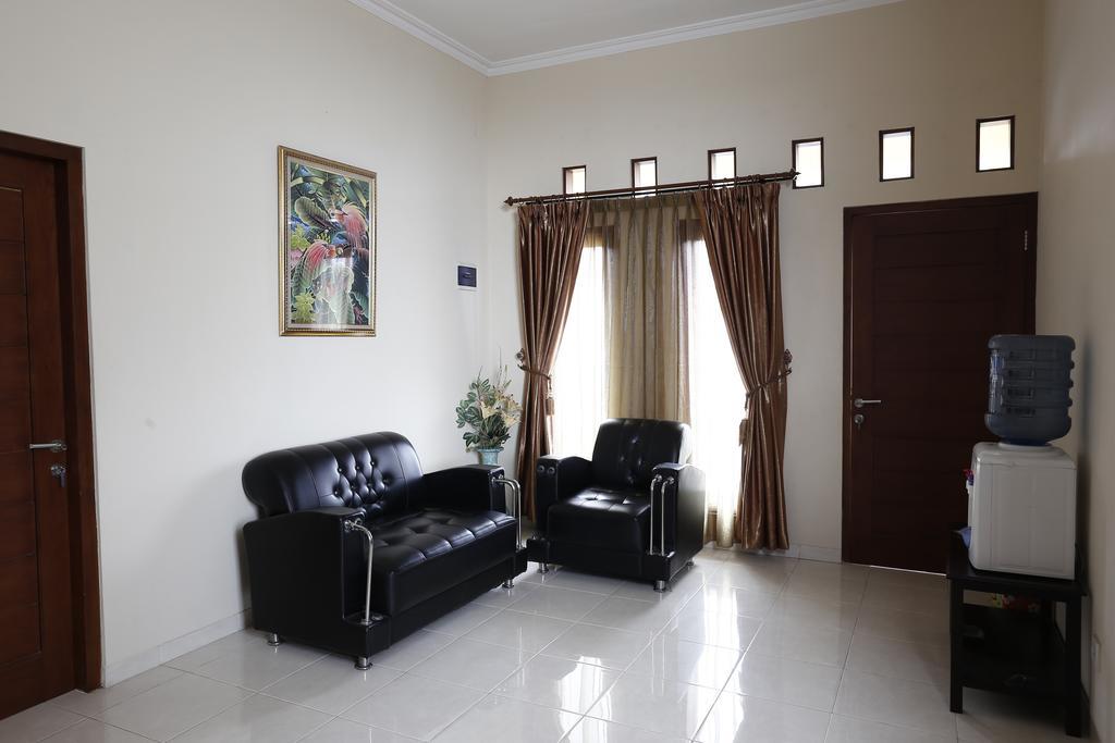 Reddoorz @ Jalan Damai Hotel Ngaglik Exterior photo